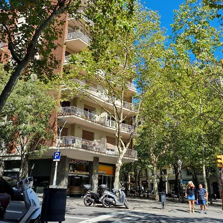 G74 Avenida Gaudi 4 Bedrooms With Balcony- Sagrada Familia Apartment *