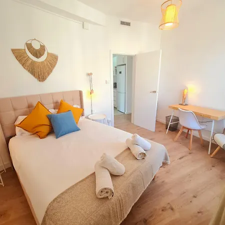 G74 Avenida Gaudi 4 Bedrooms With Balcony- Sagrada Familia Apartment *