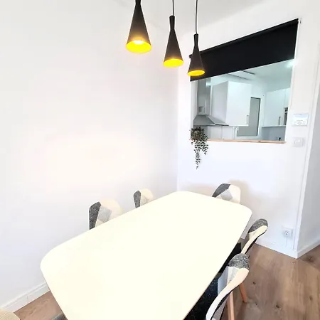 Apartment G74 Avenida Gaudi 4 Bedrooms With Balcony- Sagrada Familia