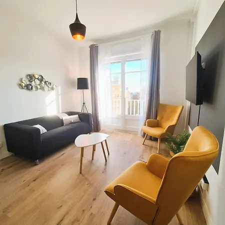 G74 Avenida Gaudi 4 Bedrooms With Balcony- Sagrada Familia *
