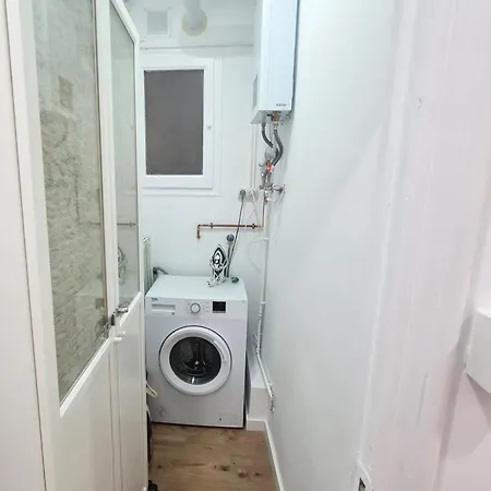 G74 Avenida Gaudi 4 Bedrooms With Balcony- Sagrada Familia Apartment Barcelona