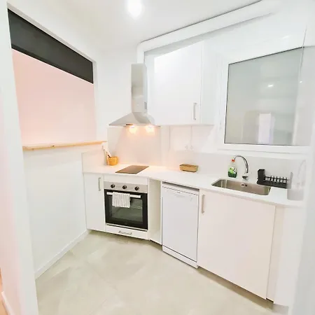 G74 Avenida Gaudi 4 Bedrooms With Balcony- Sagrada Familia דירה *
