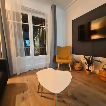 G74 Avenida Gaudi 4 Bedrooms With Balcony- Sagrada Familia דירה ברצלונה