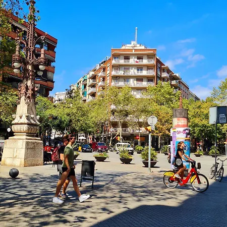 G74 Avenida Gaudi 4 Bedrooms With Balcony- Sagrada Familia アパート