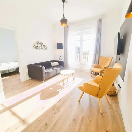 G74 Avenida Gaudi 4 Bedrooms With Balcony- Sagrada Familia アパート