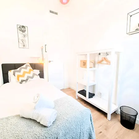 G74 Avenida Gaudi 4 Bedrooms With Balcony- Sagrada Familia アパート