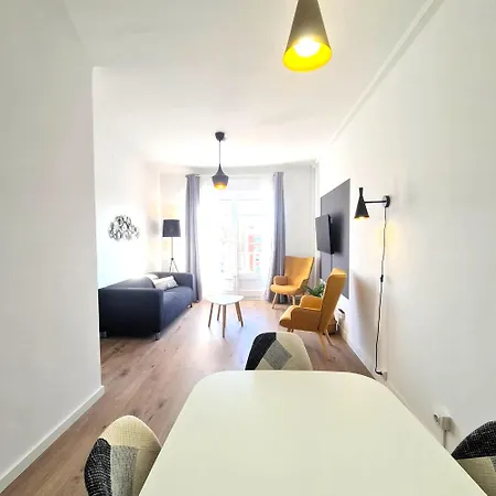 G74 Avenida Gaudi 4 Bedrooms With Balcony- Sagrada Familia アパート *
