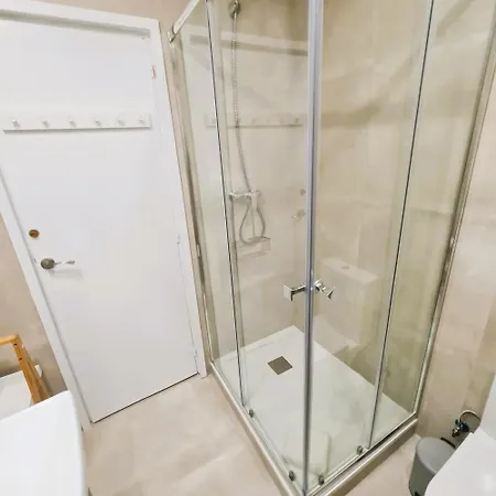 アパート G74 Avenida Gaudi 4 Bedrooms With Balcony- Sagrada Familia バルセロナ